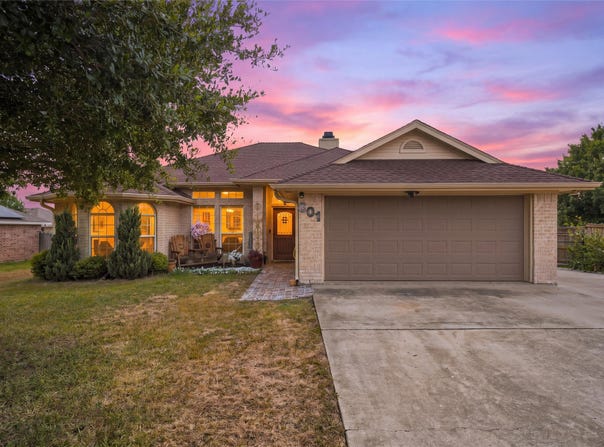 601 Sapphire Boulevard, Hewitt, TX 76643