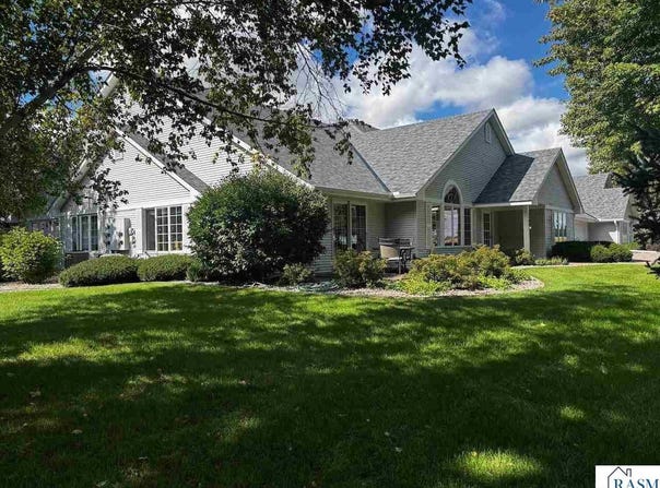 1203 Rockbend Parkway, St. Peter, MN 56082
