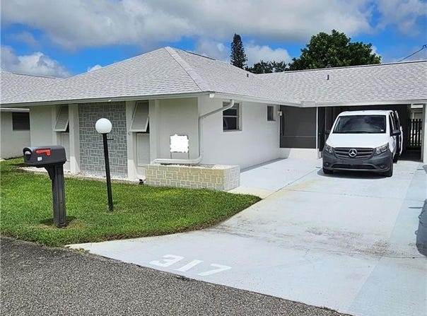 317 Maycrest Rd, LEHIGH ACRES, FL 33936