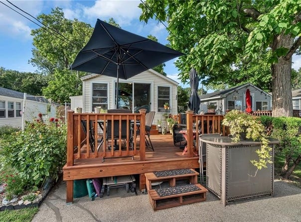 29 E Andrew Comstock Road, Warwick, RI 02886