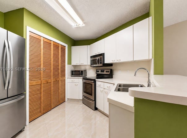 6276 NW 186th ST, Hialeah, FL 33015