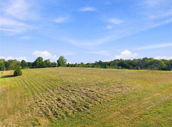 SE 206th Street, Holt, MO 64048