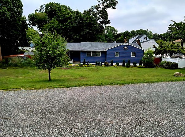 86 Hulse Avenue, Wading River, NY 11792