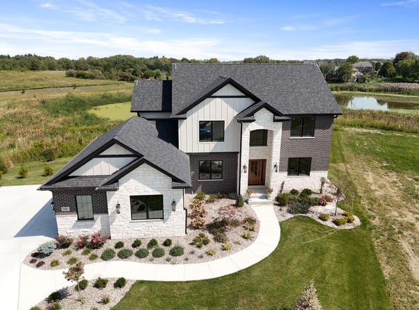 515 Meadow Brooke Lane, Dyer, IN 46311