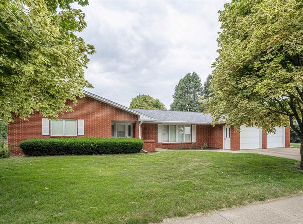 15 11th Ave SE, LeMars, IA 51031