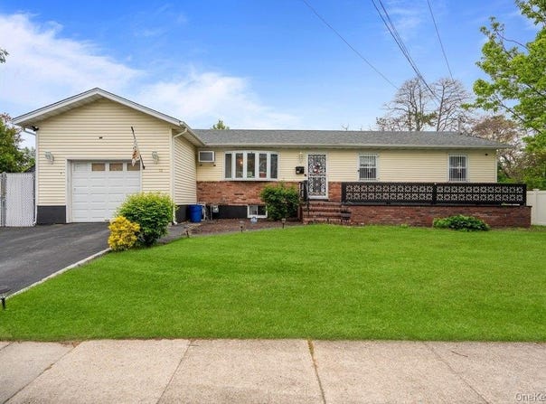10 Francisco Avenue, Central Islip, NY 11722