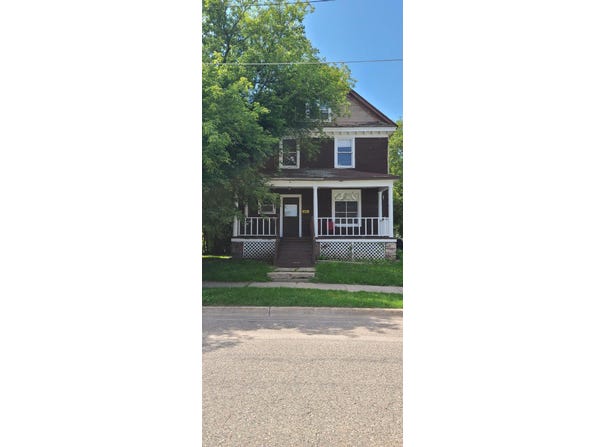 810 MINNEAPOLIS St, Sault Ste Marie, MI 49783