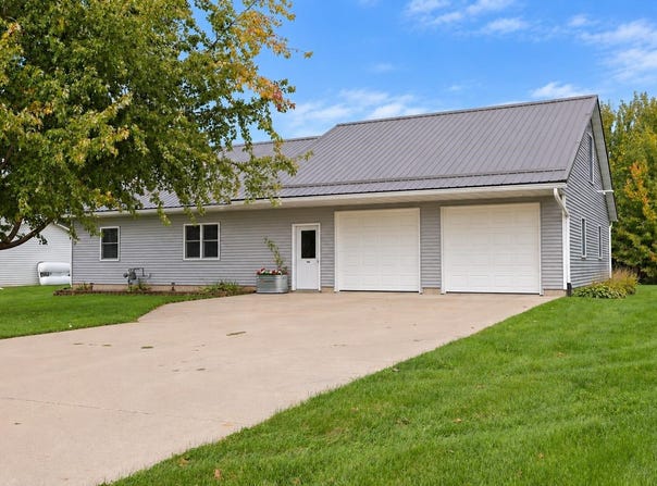 106 E North Street, La Valle, WI 53941