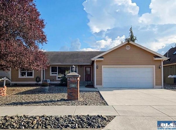 861 E Willow St, Sequim, WA 98382