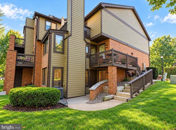 707 AUGUSTA Circle, MOUNT LAUREL, NJ 08054