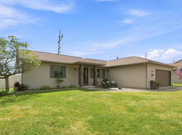 2122 Sally Street, Warsaw, IN 46580-3260