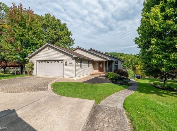 11218 Diehl Lake Drive, Berlin Center, OH 44401