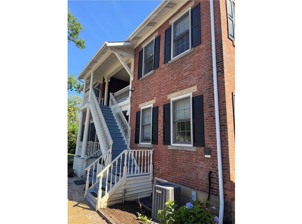 1319 Riverside Dr, Bridgewater, PA 15009
