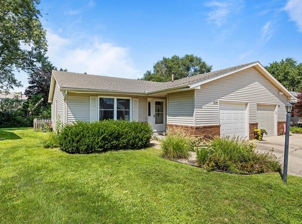 2135 Ivy Court, Champaign, IL 61821