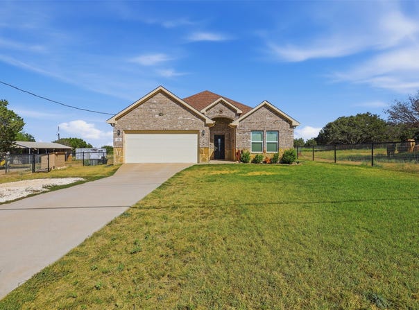 328 Ridge Drive N, Cleburne, TX 76033