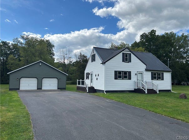3772 Hand Place, Sauquoit, NY 13456