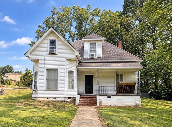 215 S 3rd St, Baldwyn, MS 38824