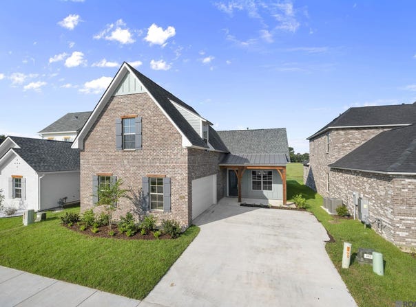 5018 Stonewater Dr, Gonzales, LA 70737