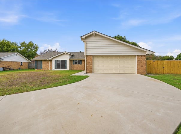 2110 Oak Creek Circle, Sherman, TX 75092