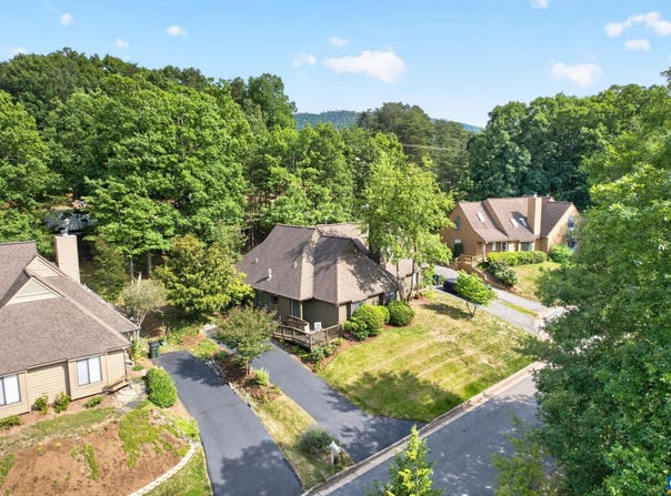 43 CREEKSIDE CIR, CHARLOTTESVILLE, VA 22902