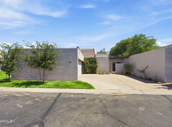 324 E Ambassador Drive, Tempe, AZ 85288