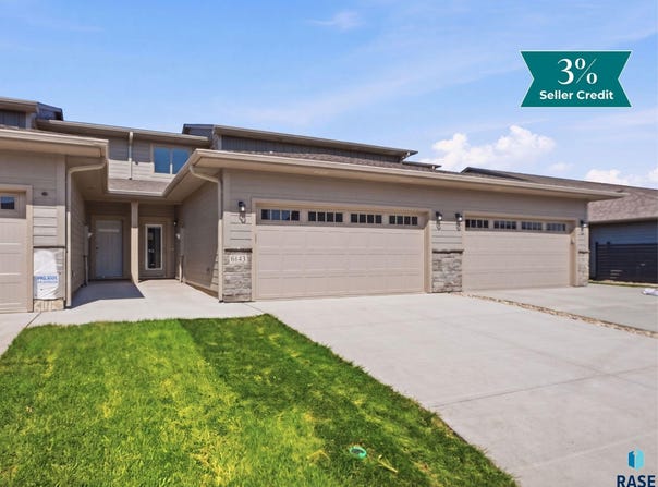 6143 S Bison Pl, Sioux Falls, SD 57108