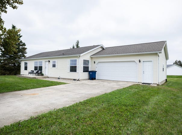 154 MEADOWS E Parkway, Marion, IN 46953