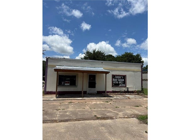 807 Post Oak Street, Hearne, TX 77859