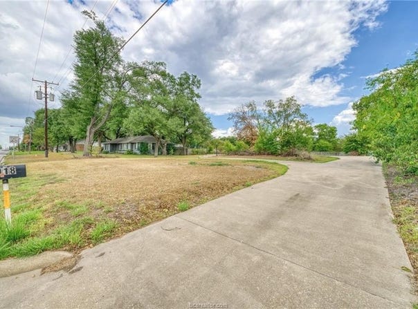 918 E Main Street, Madisonville, TX 77864