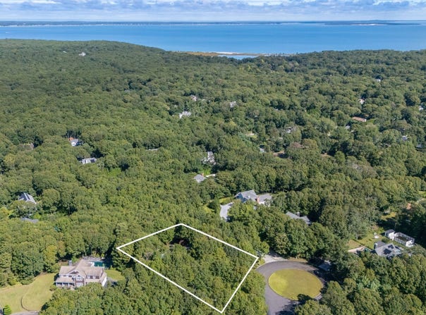 30 Squires Blvd, Hampton Bays, NY 11946