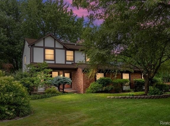2937 Waterloo Drive, Troy, MI 48084