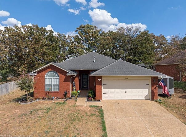 1620 Hunter Hill DR, Van Buren, AR 72956