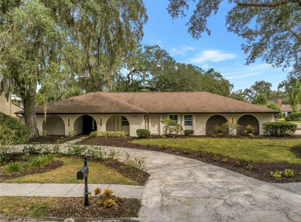 1116 N RIVERHILLS Drive, TEMPLE TERRACE, FL 33617