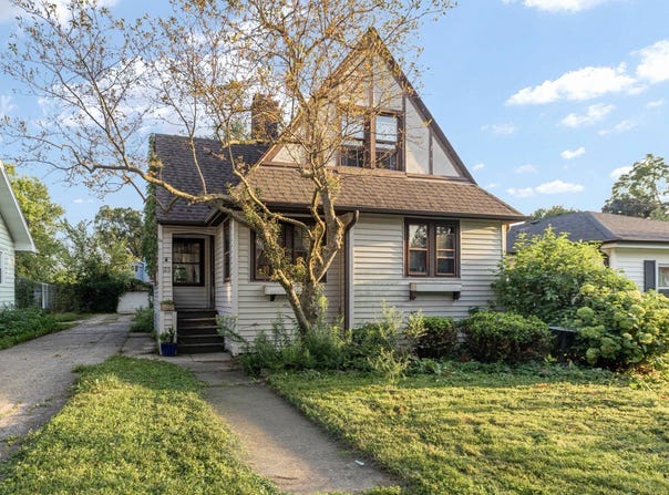 35 W Maple Avenue, Roselle, IL 60172