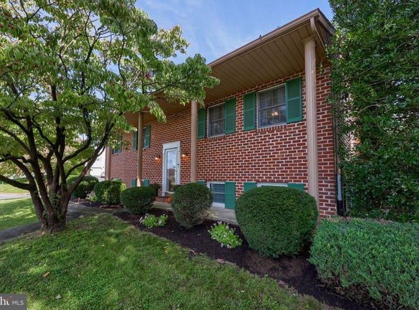 303 BROAD Street, AKRON, PA 17501