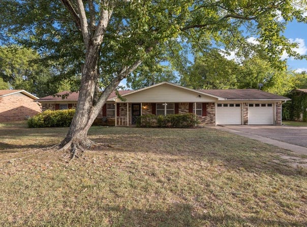 202 Sherwood Drive, Longview, TX 75605