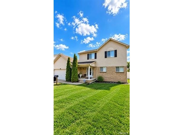 15818 E 14 Mile Road, Fraser, MI 48026