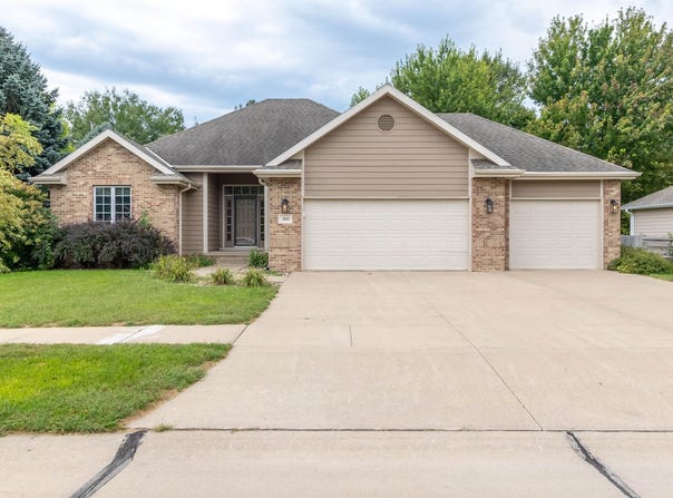 500 Oxbow Trail, Dakota Dunes, SD 57049