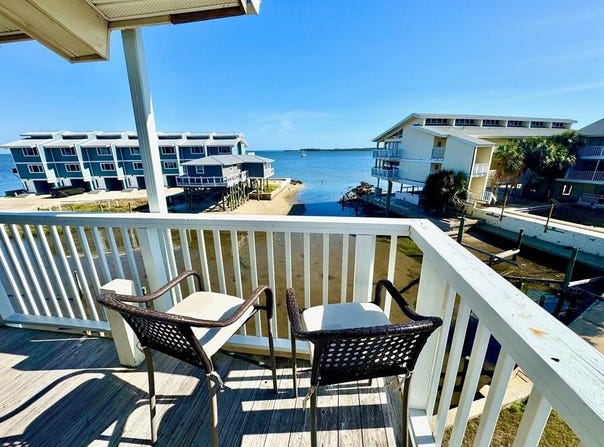 82 2nd St, Cedar Key, FL 32625