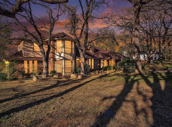205 William Wallace Drive, Burleson, TX 76028