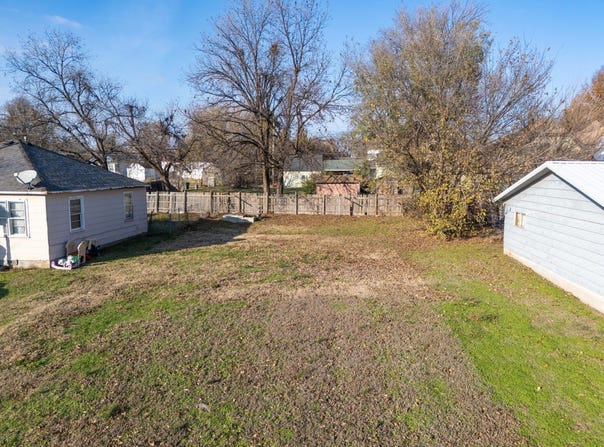 805 Gove St, Perry, OK 73077