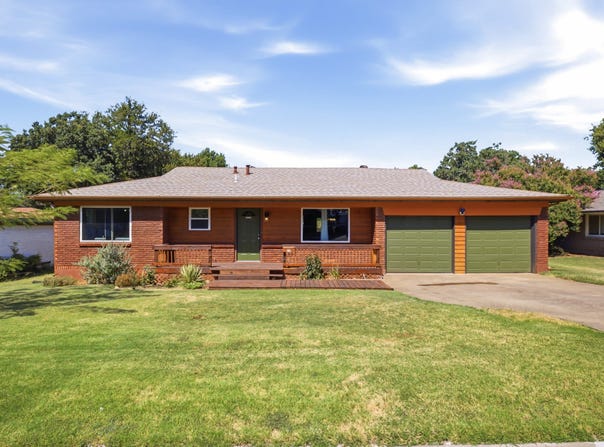 612 Oakwood Drive, Euless, TX 76040