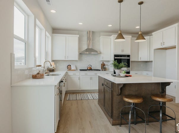1131 E BLACKFEET Dr, Eagle Mountain, UT 84005