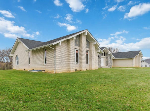 2056 W Laurel Road, London, KY 40741