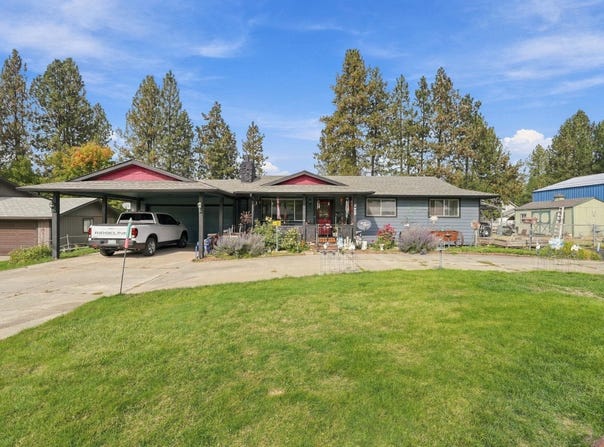 707 E Crawford Ave, Deer Park, WA 99006