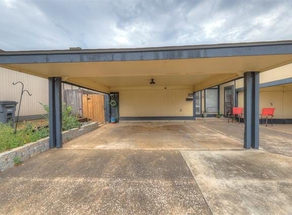 7040 E 33rd Street, Tulsa, OK 74145