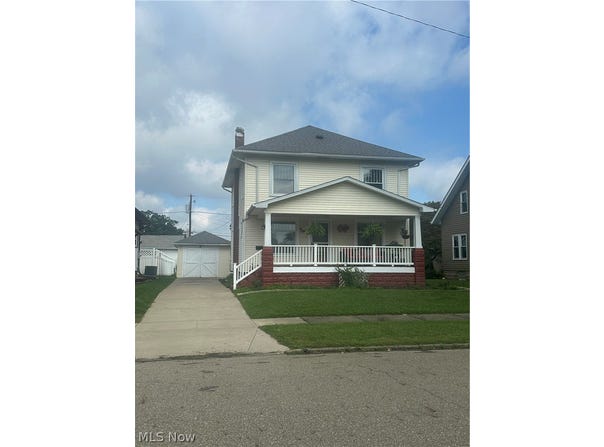 857 Baker Avenue NW, New Philadelphia, OH 44663