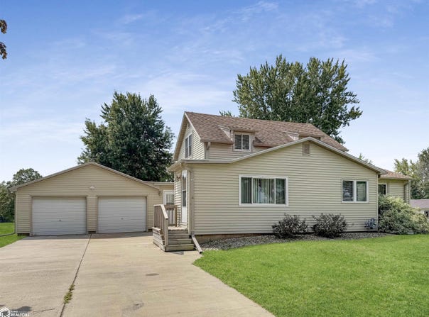 608 Douglas Avenue, Ackley, IA 50601