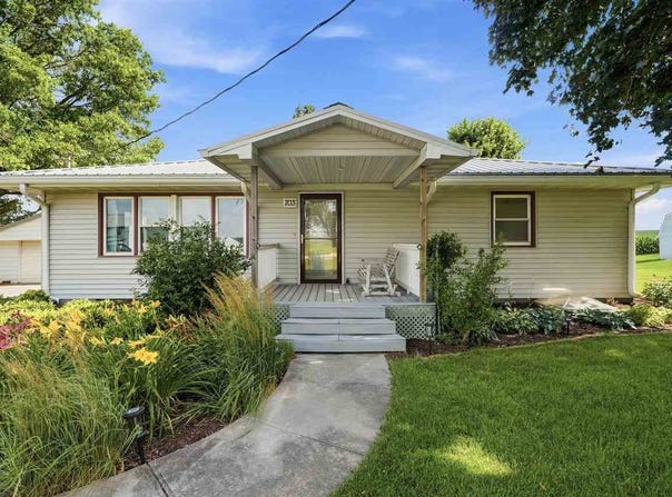 703 E State, Williamsburg, IA 52361