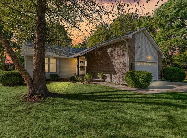 112 W Calvird Drive, Clinton, MO 64735